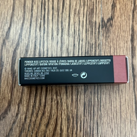 MAC POWDER KISS LIPSTICK DEVOTED TO CHILI - Picture 3 of 6